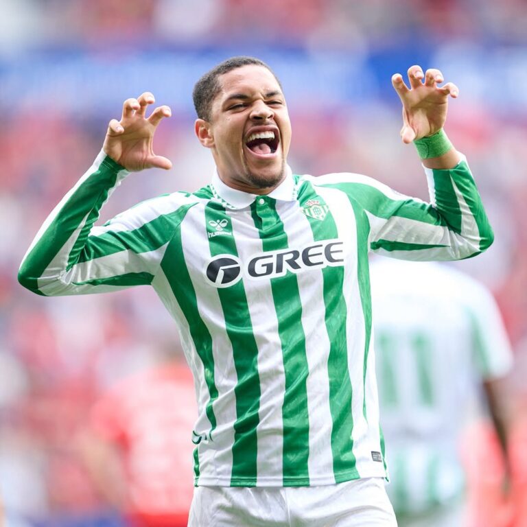 Vitor Roque Transfer News