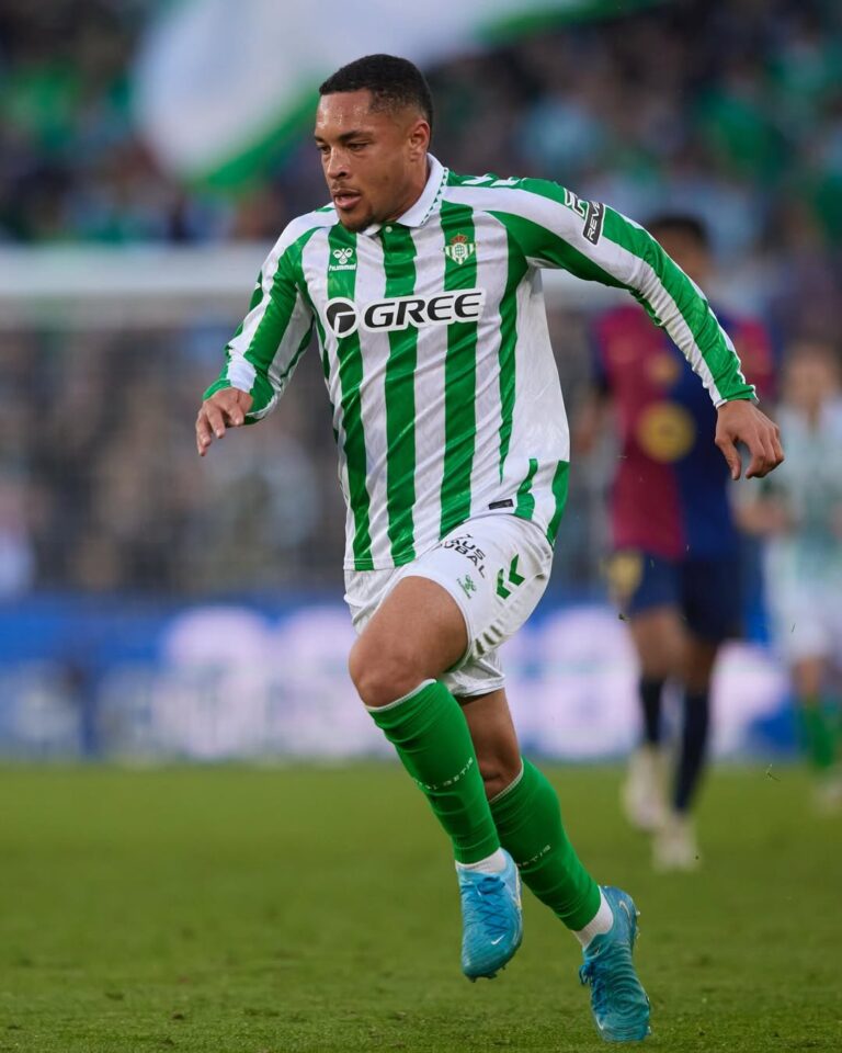 Vitor Roque Transfer News