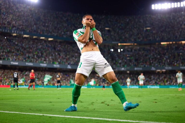 Vitor Roque Transfer News